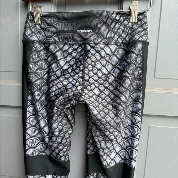 Drakon Cacoon workout high waisted grey/black leggings one size cool‎ Fit - Picture 7 of 9